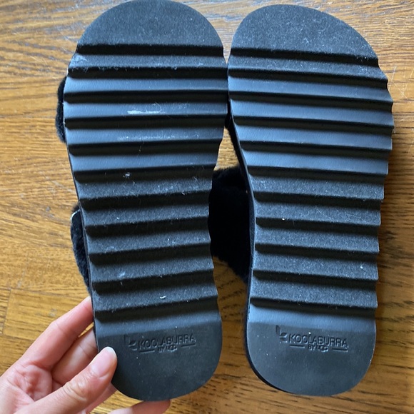 NWOT fuzzy slides, size 7 - Picture 6 of 6